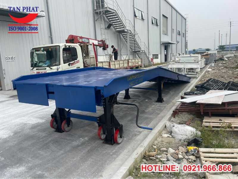 Vận chuyển, lắp đặt cầu dẫn tận nơi theo nhu cầu