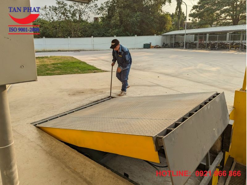 Dock leveler 6 tấn giá rẻ