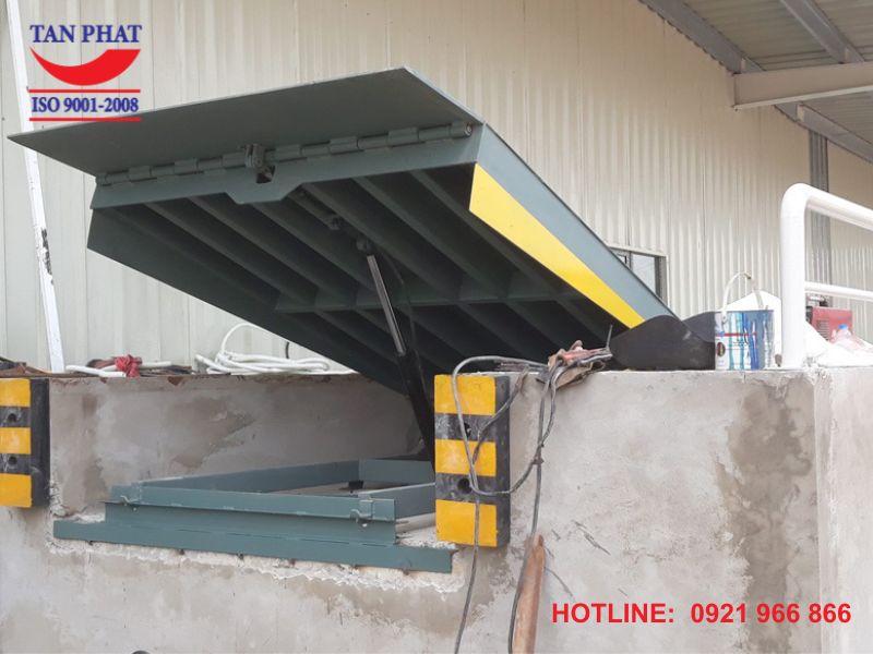 Dock nâng hàng là gì?