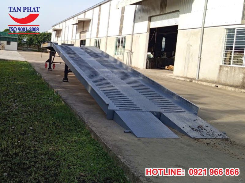 Cầu dẫn được thiết kế vô cùng chắc chắn, bền bỉ với kết cấu dầm thép U, I đúc