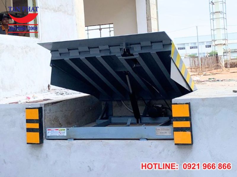 Sàn nâng hạ container thủy lực