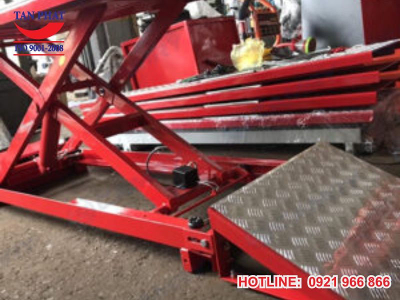 Bàn nâng thủy lực xe máy nâng hạ mạnh mẽ