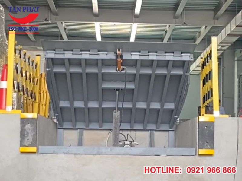 Hệ thống thủy lực với 02 xy lanh thủy lực hoạt động mạnh mẽ