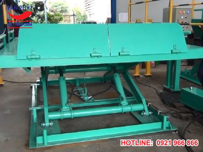 Bàn nâng thủy lực 5000kg Tân Phát chất lượng
