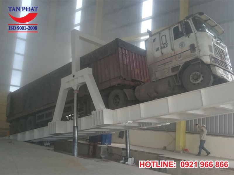 Bàn nâng đổ liệu