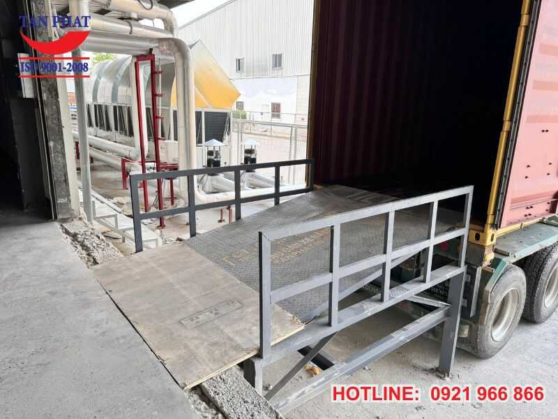 Hình ảnh thực tế dự án lắp đặt dock leveler 3 tấn không hố pit