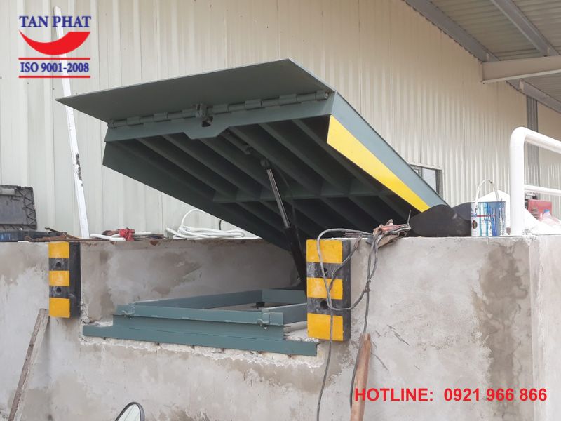 Xi lanh 2 chiều được Tân Phát sử dụng trong sàn nâng thủy lực