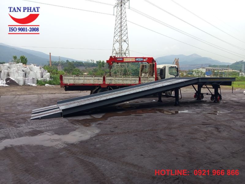 Cầu container di động