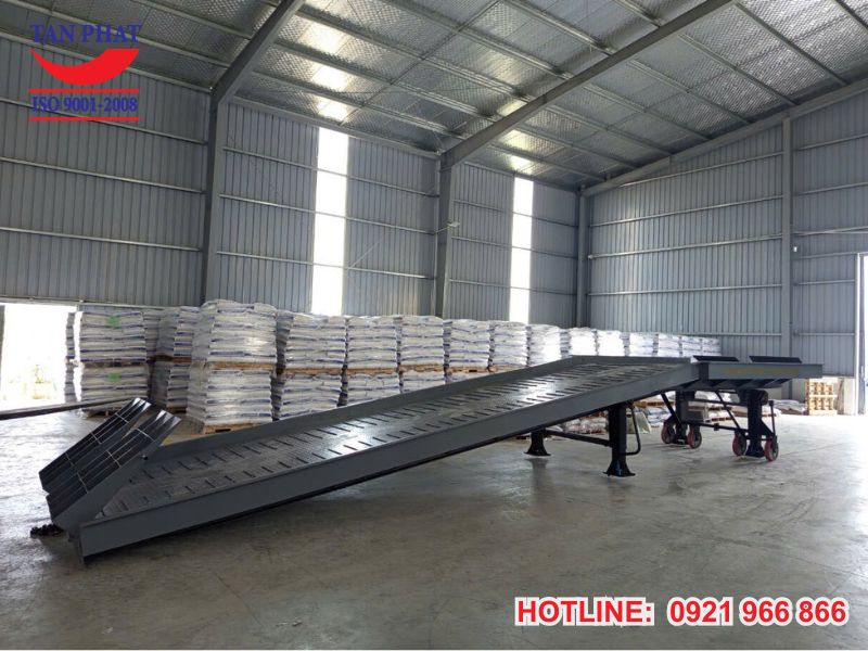 Cầu Dẫn Lên Container 10 Tấn Tại KCN ĐÌnh Trám, Bắc Giang