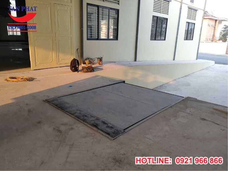 Đào và hoàn thiện hố bê tông