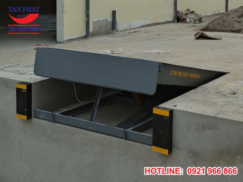 Dock Leveler 12 Tấn