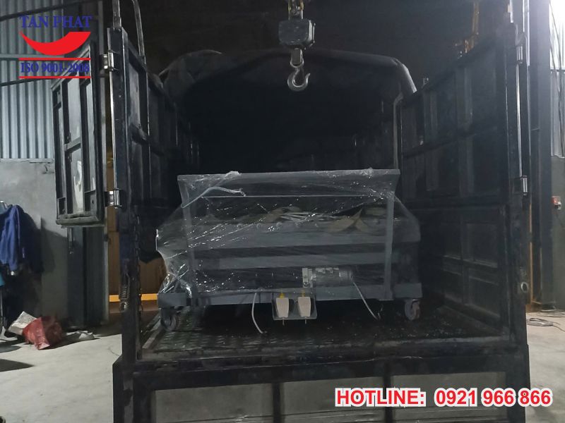 Tiến hành vận chuyển bàn giao bàn nâng thủy lực cho quý khách hàng tại Long Biên, Hà Nội