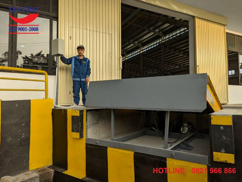 Hình ảnh thực tế của sàn nâng hạ thủy lực do Tân Phát sản xuất.