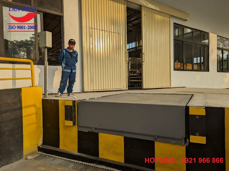Vai trò của sàn nâng hàng công nghiệp