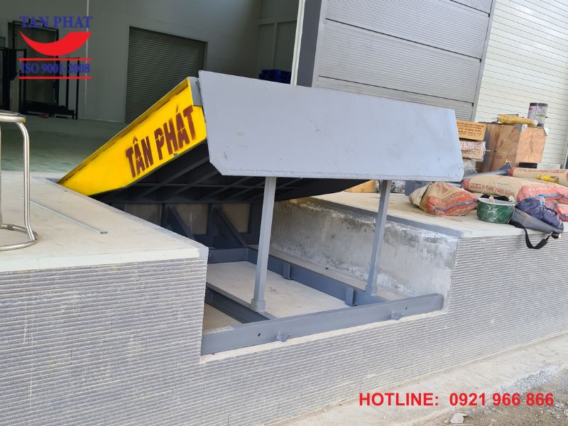 Dock leveler Tân Phát- giá thành cạnh tranh