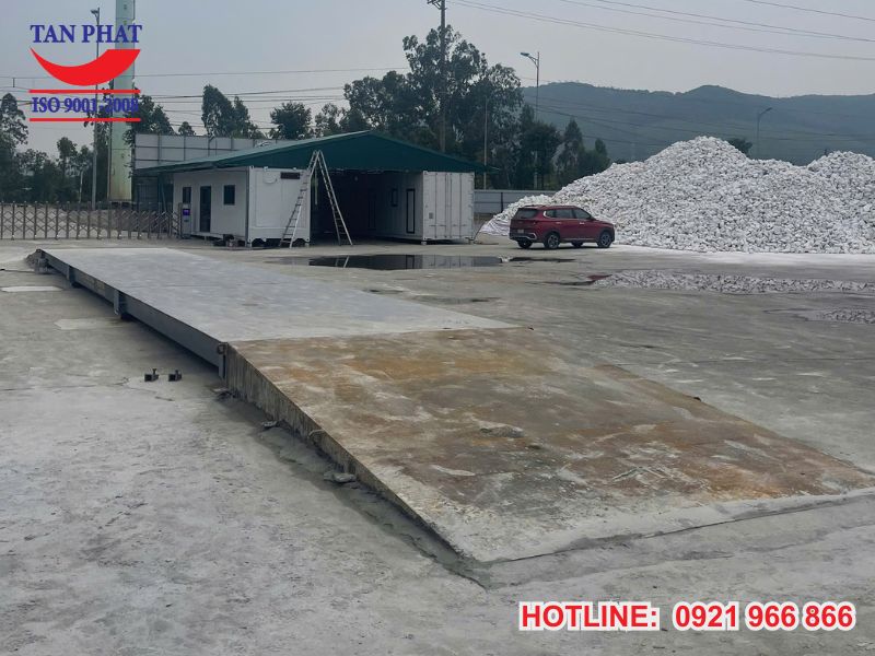 Trạm cân được thiết kế kiểu nổi với phần dốc lên xuống di chuyển linh hoạt