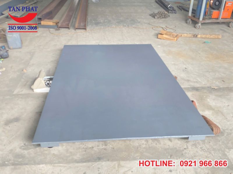 Cân sàn điện tử 8 tấn hoạt động bền bỉ, cân đo chính xác