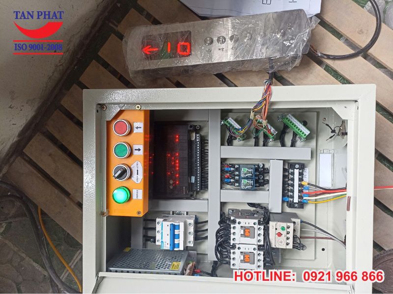 Hệ thống tủ điện điều khiển thang tời hàng