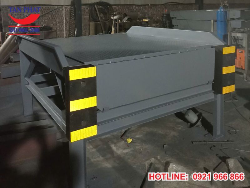 Sàn nâng thủy lực di động được sản xuất tại xưởng sản xuất Tân Phát tại Hà Nội