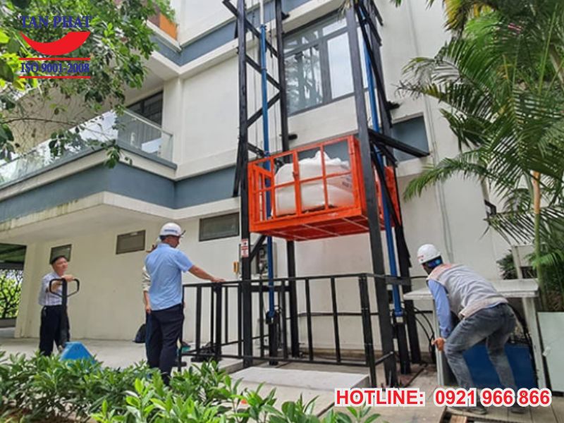 Thang nâng hàng 1 tấn nâng hạ êm mượt, chịu tải tốt