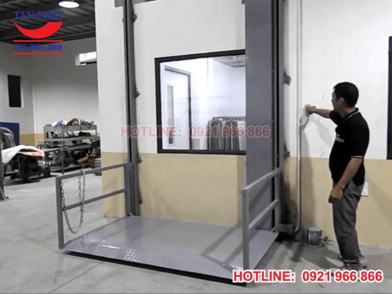 Thang nâng hàng giá tốt, lắp đặt nhanh chóng