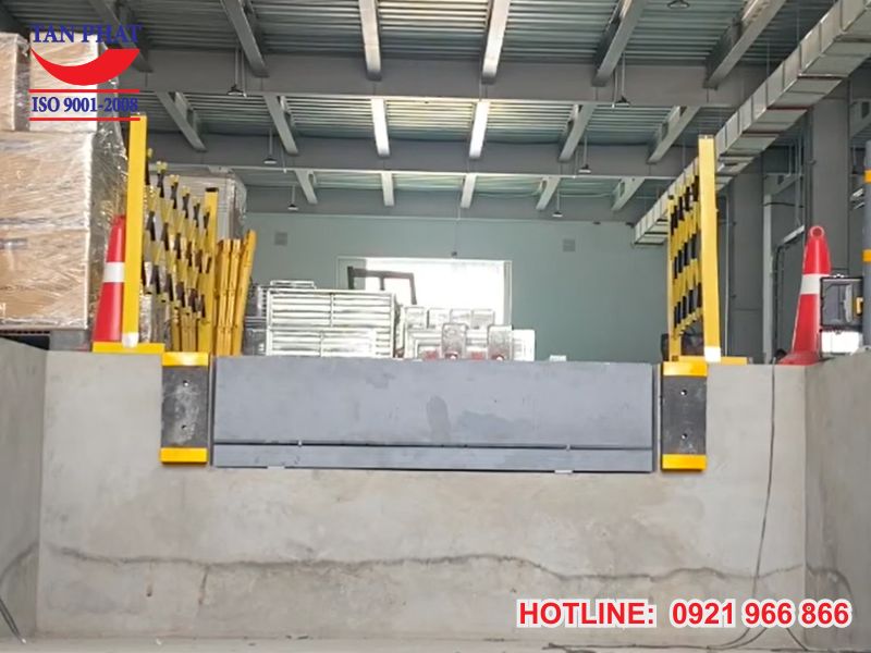 Thông số kỹ thuật chi tiết Dock Leveler 2700x2100mm