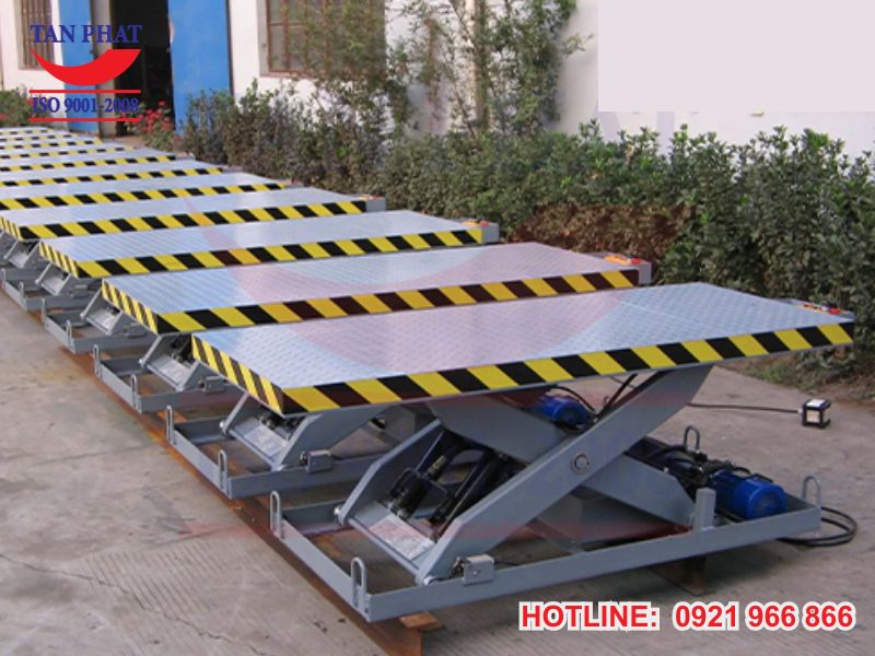 Bàn nâng hạ thủy lực được thiết kế, lắp đặt bởi Tân Phát