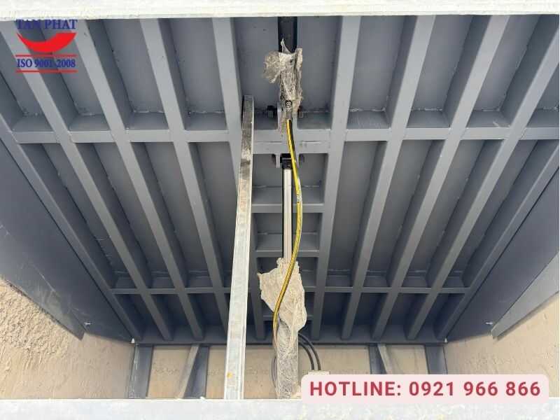Đội ngũ kỹ thuật Tân Phát bảo hành lỗi xi lanh thủy lực dock leveler