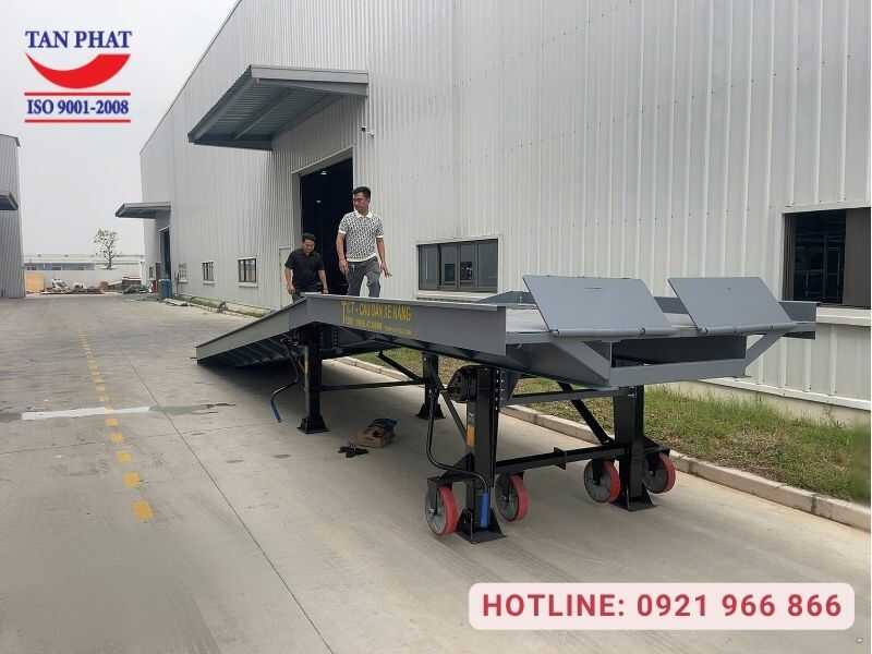 Dự án sản xuất và lắp đặt cầu dẫn container 6 tấn Hưng Yên của Tân Phát