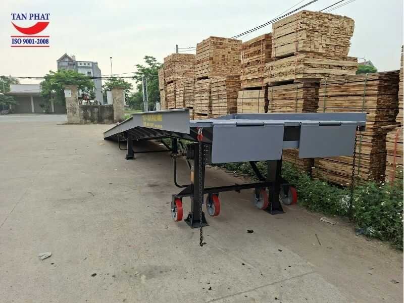 Cầu dẫn xe nâng 8 tấn - 9m tại Thái Nguyên