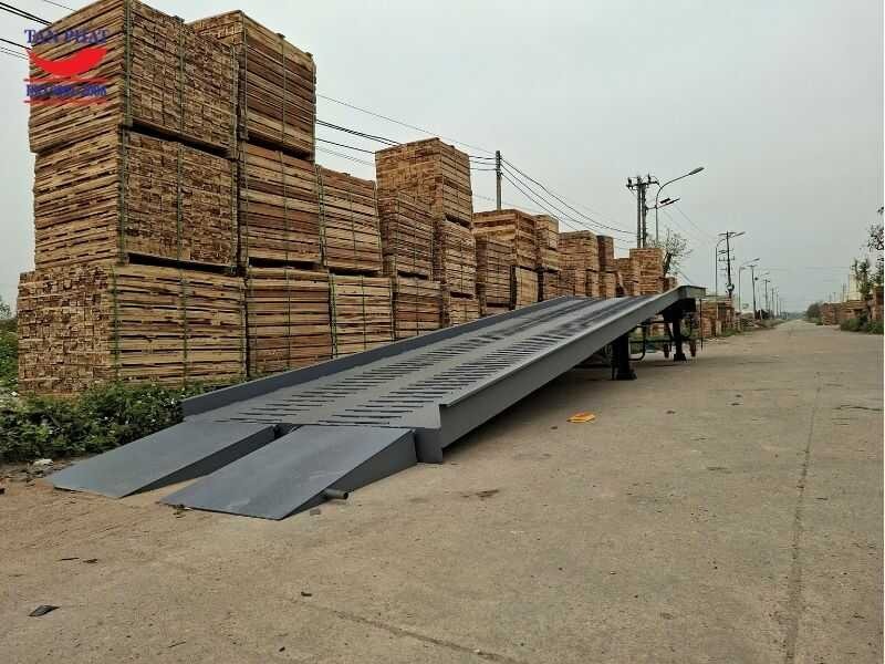 Cầu dẫn xe nâng 8 tấn - 9m tại Thái Nguyên