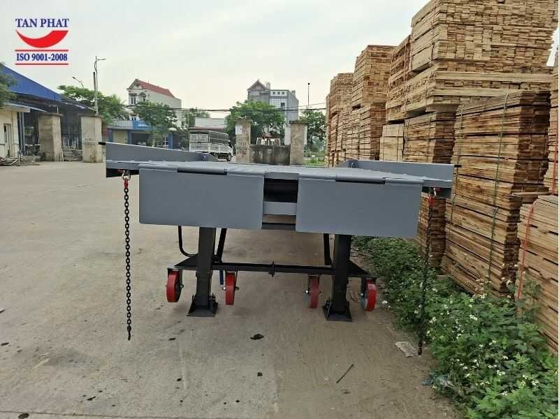 Cầu dẫn xe nâng 8 tấn - 9m tại Thái Nguyên