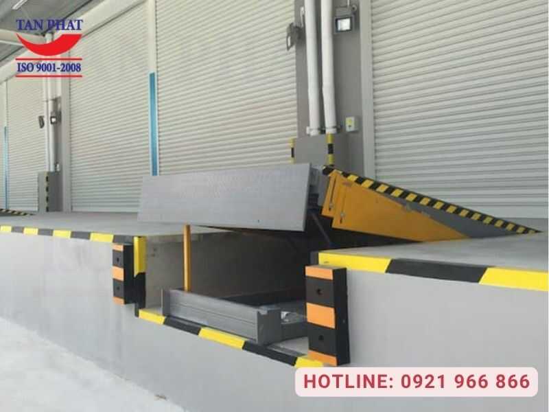 Thiết Bị An Toàn Kho Bãi Cho Khu Vực Xuất Nhập Hàng