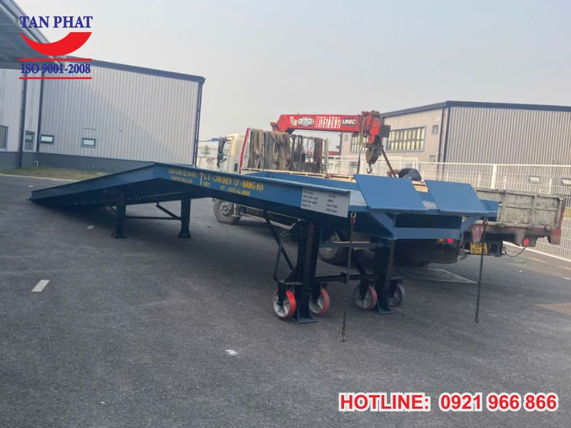 Cầu dẫn xe nâng giá bao nhiêu?