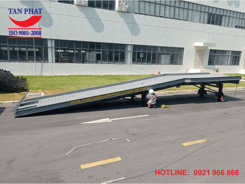 Cầu dẫn xe nâng 10 tấn Tân Phát bàn giao tại Thái Bình