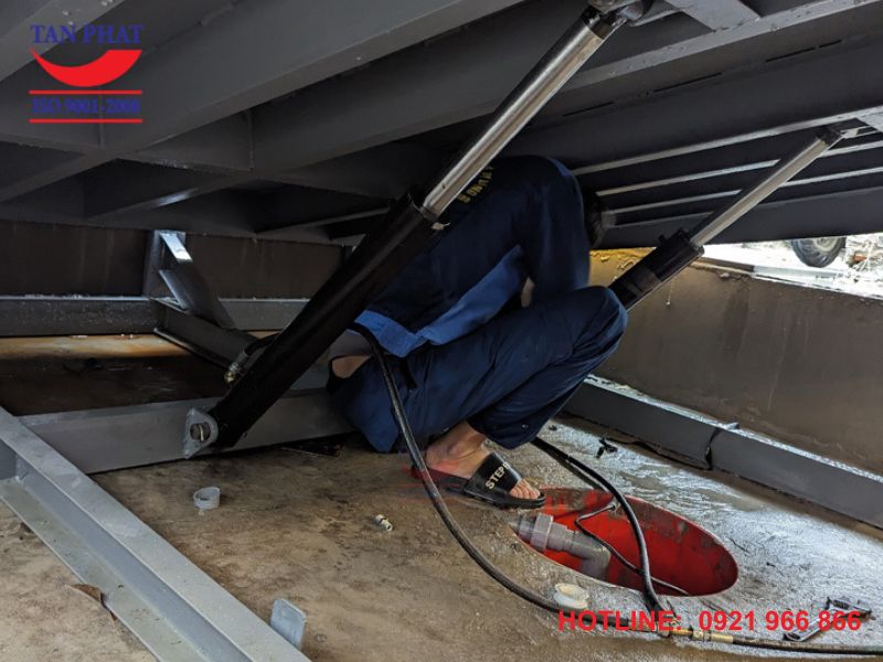 Dock Leveler 2 xy lanh