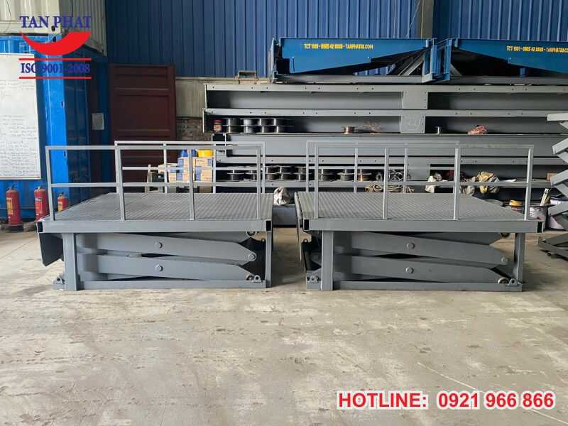 Bàn nâng thủy lực 2 tấn sản xuất bởi Tân Phát