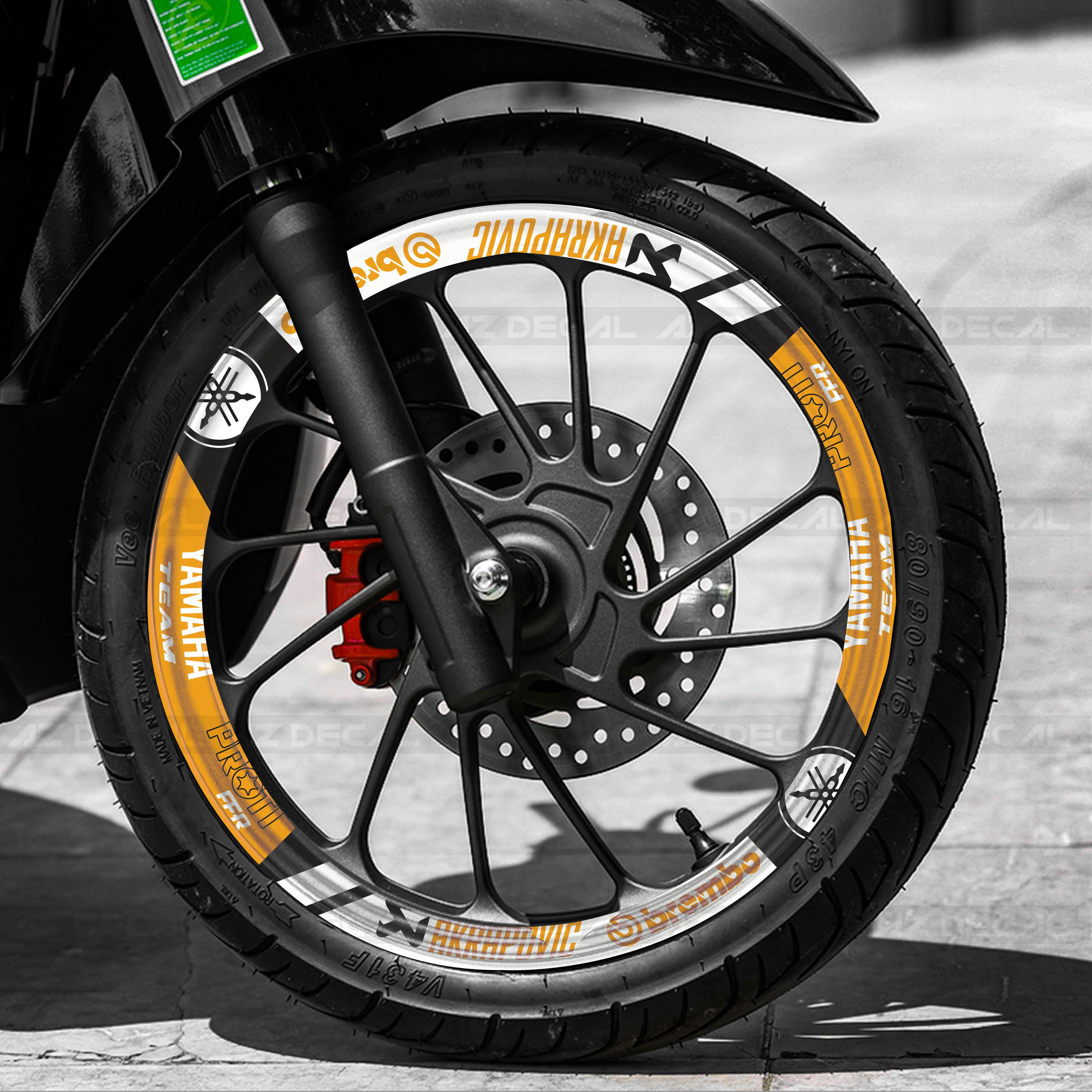 Hình ảnh thực tế mẫu Brembo 02 màu vàng