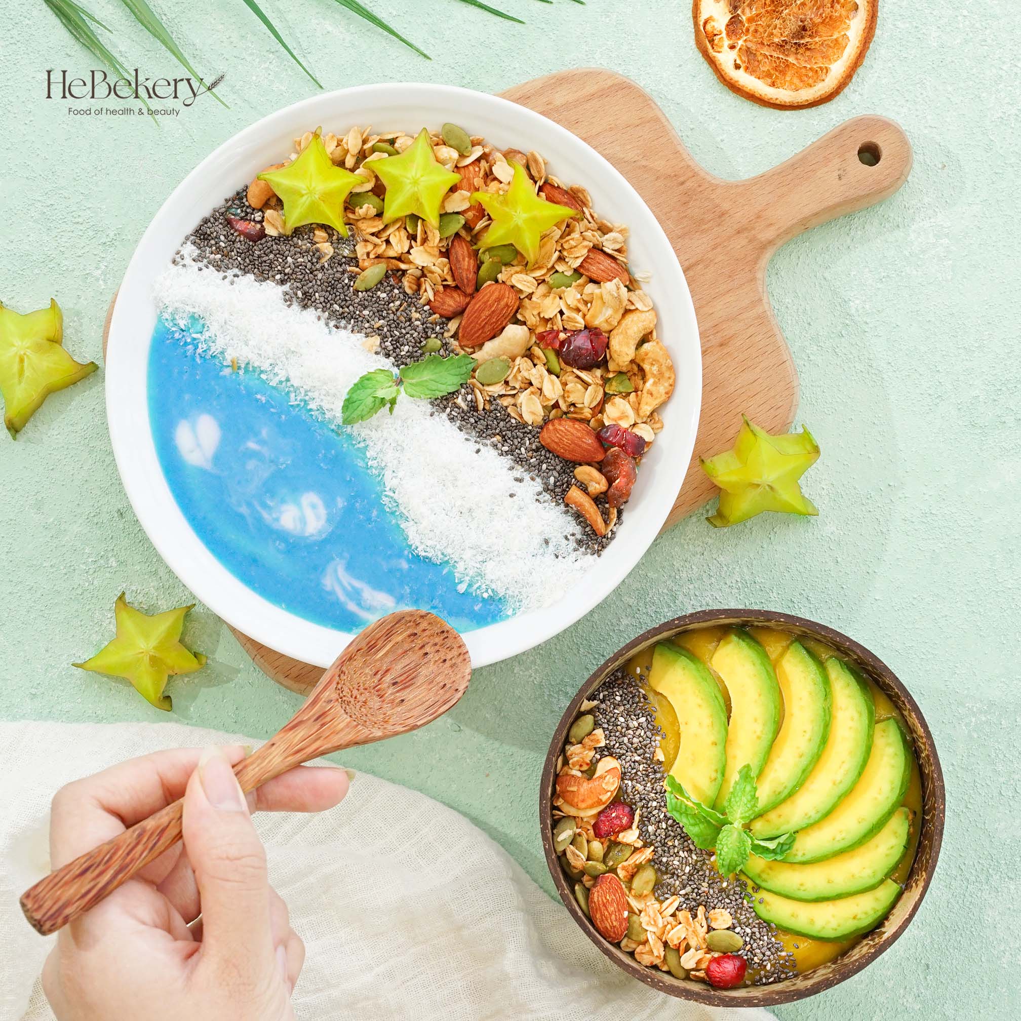 Granola ăn kèm với sữa chua và hoa quả là món ăn yêu thích của nhiều chị em