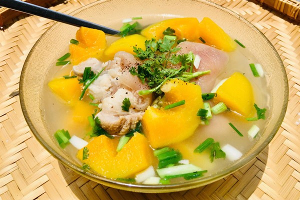 Canh móng giò hầm đu đủ xanh