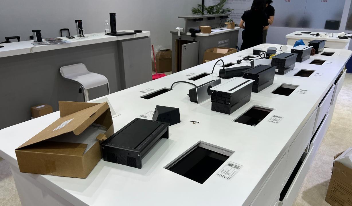 Hộp ổ cắm điện âm bàn cao cấp Sinoamigo STS-900T