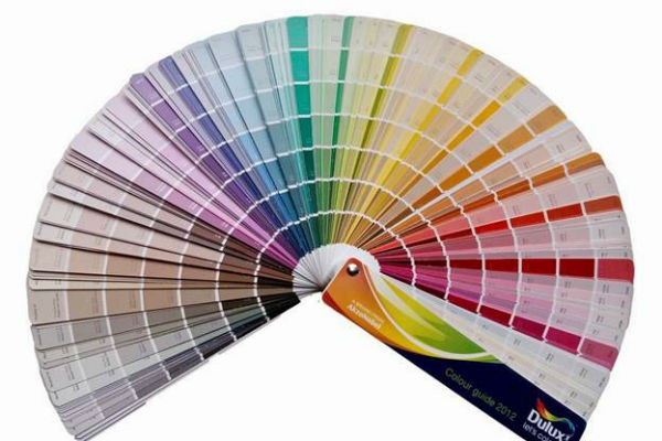 Dựa vào giá cả của sơn dầu Dulux