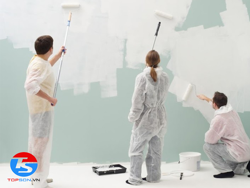 Đảm bảo bề mặt sạch sẽ, khô ráo trước khi tiến hành sử dụng sơn Jotatough