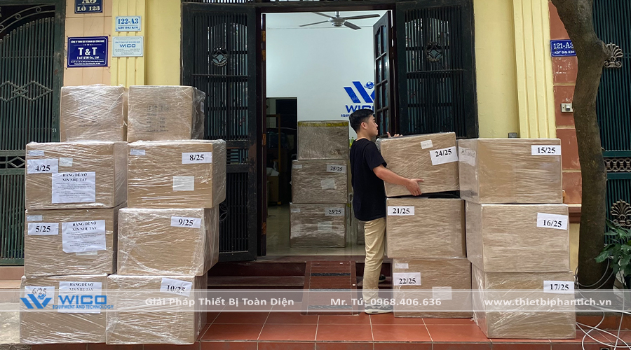 Đơn hàng 100 cái kính hiển vi đã sẵn sàng lên đường