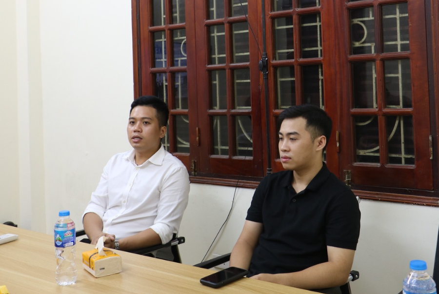 Ông Đồng Xuân Tú - Giám đốc công ty Wico (bên tay trái), chủ trì cuộc họp