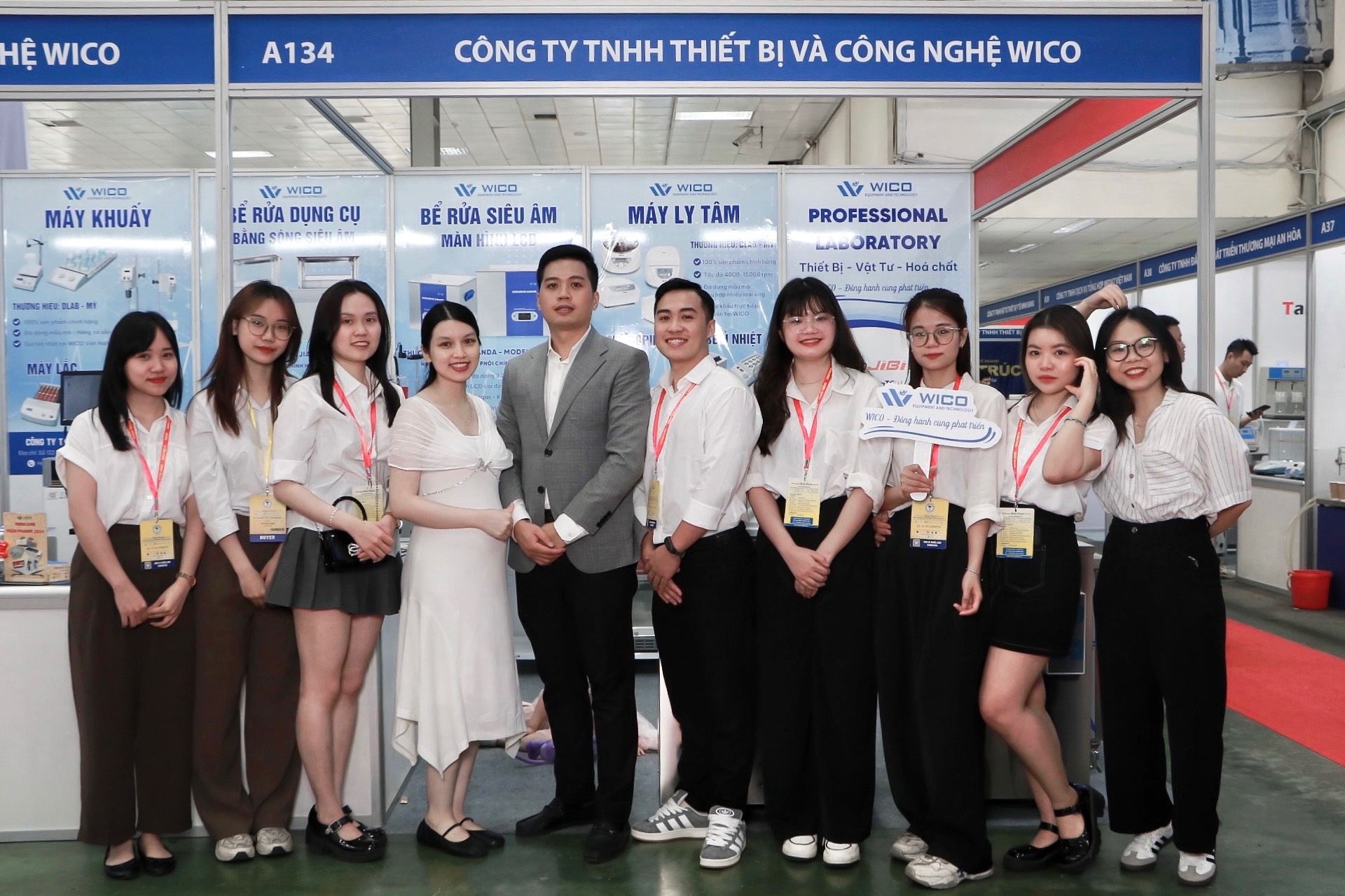 Đội ngũ Wico tại Triển lãm Y Dược Quốc Tế (Vietnam Medi-Pharm 2024)