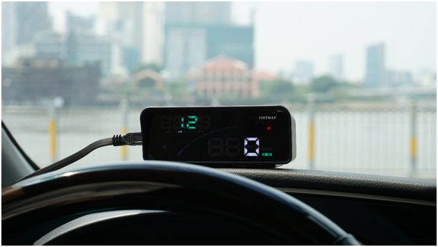 HUD - thiết bị hiển thị thông tin trên kính lái ôtô