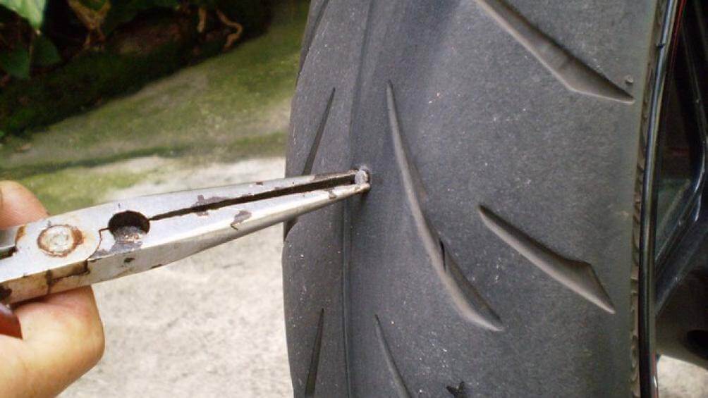 cach kiem tra nam suat xuat lop xe o to