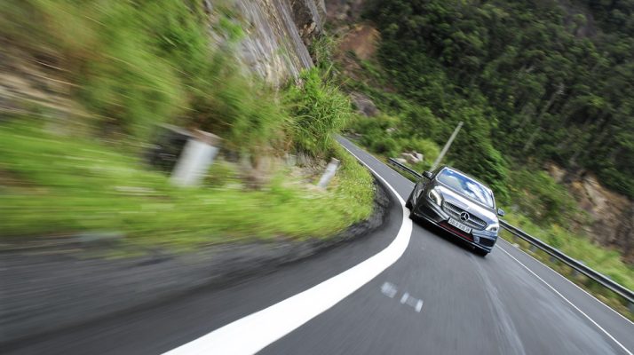 huong dan lai xe o to om cua