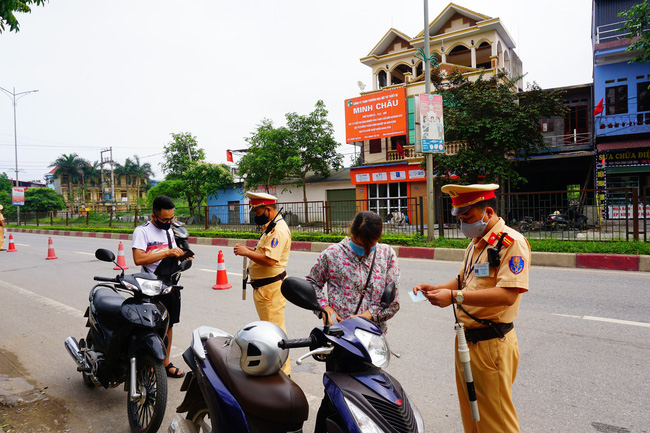 khung hinh phat giao thong